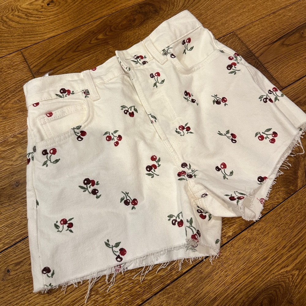 Reformation 🍒 Embroidered White Jean Shorts